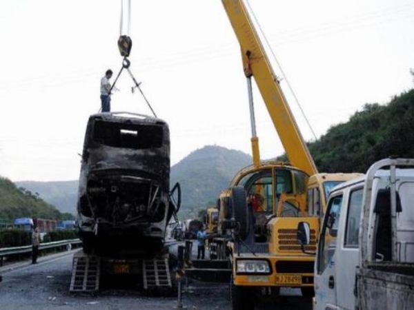 蕉安吉县吊车租赁电话_吊车爆胎前的4大征兆
